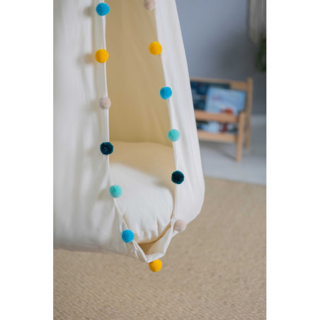 Kokon Tęczowy Pomponik – kolorowe siedzisko wiszące dla dzieci 🌈✨